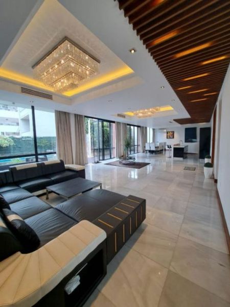 Living Room - 04 Bedroom Furnished 04 Storied House for Rent in Colombo 03 (A3916)