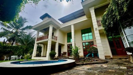 Exterior - Luxury 3-Storey House for Sale in Makola | LKR 380 Million (HS4806)