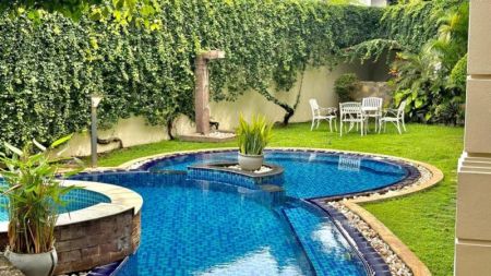 Exterior - Luxury 3-Storey House for Sale in Makola | LKR 380 Million (HS4806)
