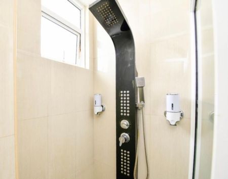 Bathroom - Mount Lavinia - Apartment (Fully Furnished) - for RENT - LKR 270000/- (USD 875)