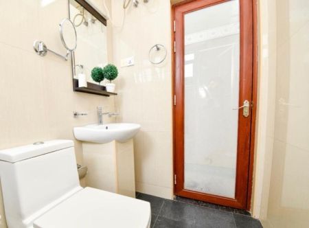 Bathroom - Mount Lavinia - Apartment (Fully Furnished) - for RENT - LKR 270000/- (USD 875)