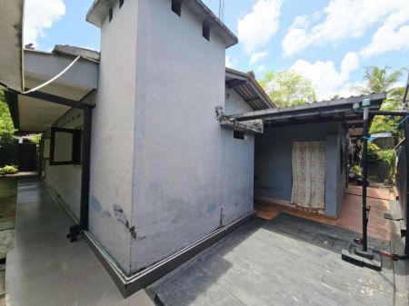 Exterior - 15.80P Land & Old House For Sale In Maharagama 