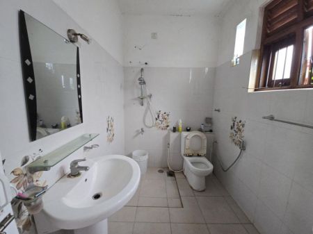 Bathroom - 3BR Two Story House For Sale In Piliyandala 