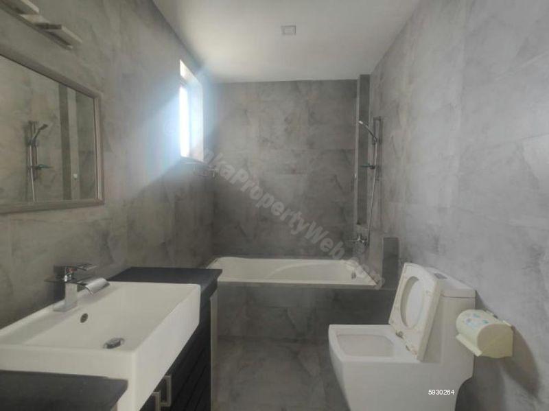 Bathroom - Apartment for rent in Colombo 7
