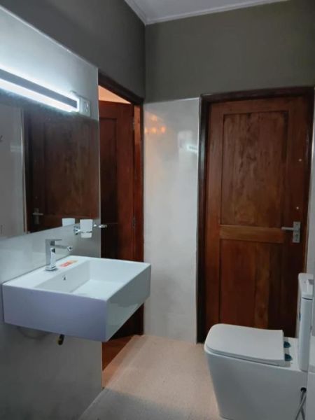 Bathroom - House For Sale - Ja Ela | LKR 46 Million (EM067VE)