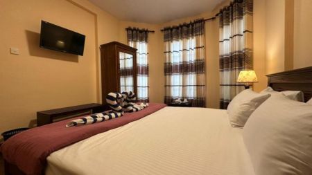 Bedroom - Luxury 7 Bedroom  Nuwaraeliya Villa for Rent - Lake Gregory 