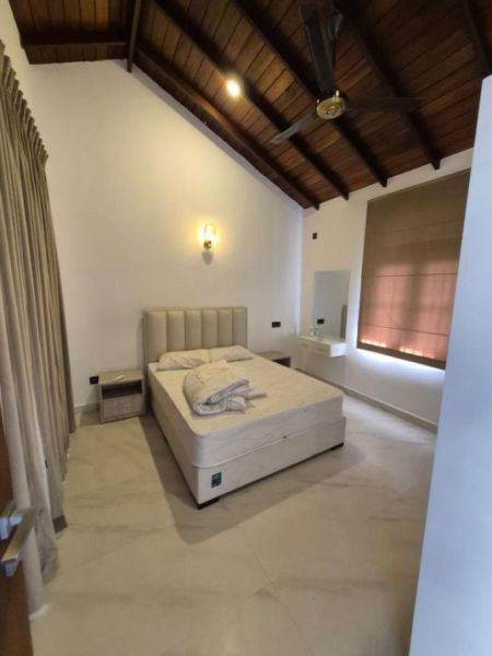 Bedroom - Luxury 4 Bedroom House for Rent – Pannipitiya, Kottawa | LKR 600,000 / Month (Negotiable) (EM176RK)