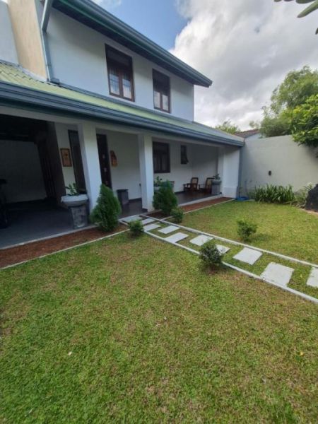 Exterior - Luxury 4 Bedroom House for Rent – Pannipitiya, Kottawa | LKR 600,000 / Month (Negotiable) (EM176RK)
