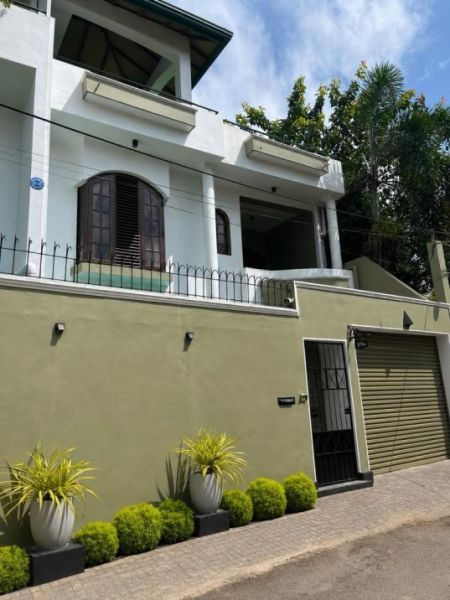 Exterior - Partially Furnished Upstair House for Rent in Nugegoda- Wijerama (HRS121)