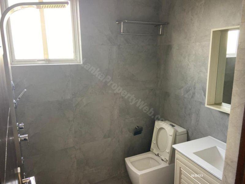 Bathroom - Apartment for rent in Colombo 7