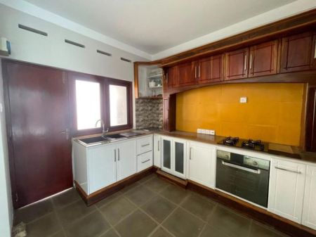 Kitchen - Villa For Rent in Colombo 05 