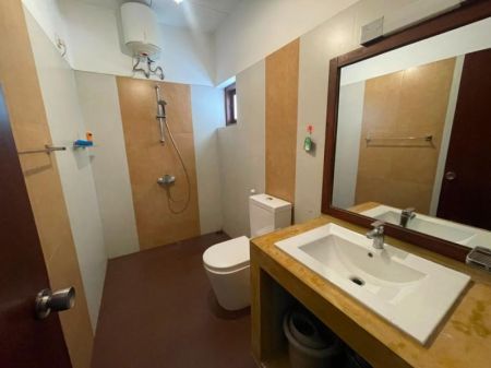 Bathroom - Villa For Rent in Colombo 05 