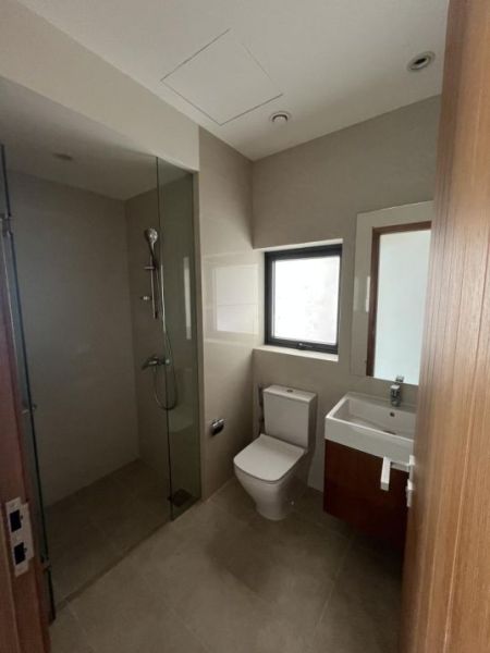 Bathroom - 3 bed apartment at Capitol twin peaks