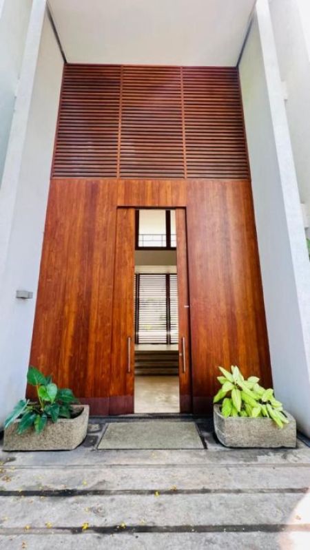 Exterior - Luxury 5 Bedrooms House for Rent in Colombo 03 - PDH80