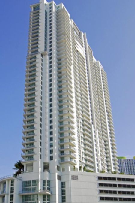 Exterior - 3 Bedrooms Apartment for rent at Emperor – Colombo 2