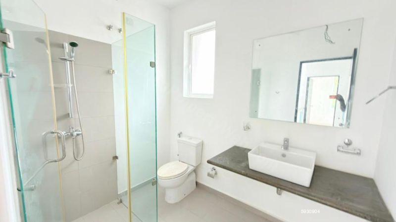 Bathroom - Apartment for sale in Kottawa