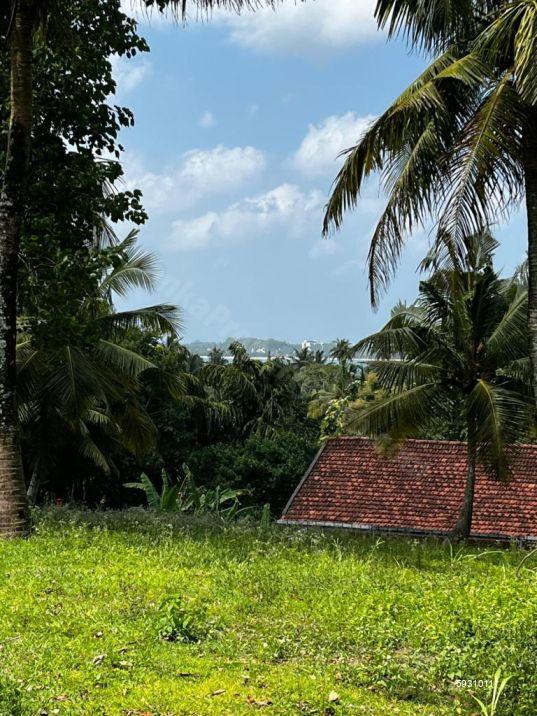 Land with house for sale in Weligama