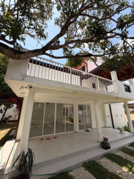 Exterior - Spacious 6 Bedroom Three-Storey House for Rent at Papiliyana / LKR 500,000 (Negotiable) (EM228RN)