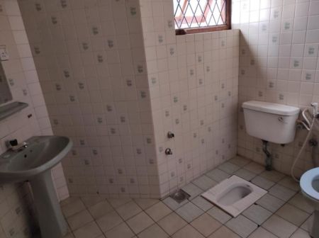 Bathroom - 5 Bedroom House For Sale in Kohuwala - PDH35