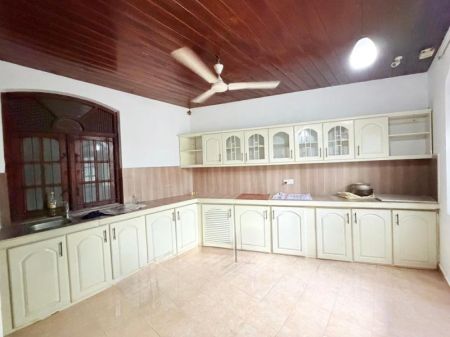 Kitchen - (SR1483) House for Rent in Heenatikumbura Road Battaramulla