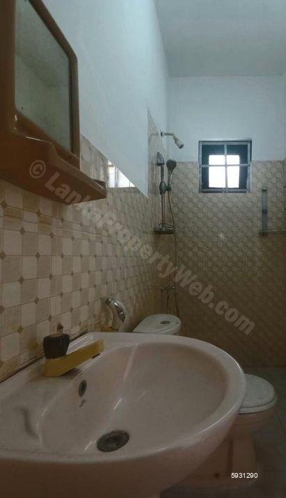 Bathroom - House for rent in Colombo 5