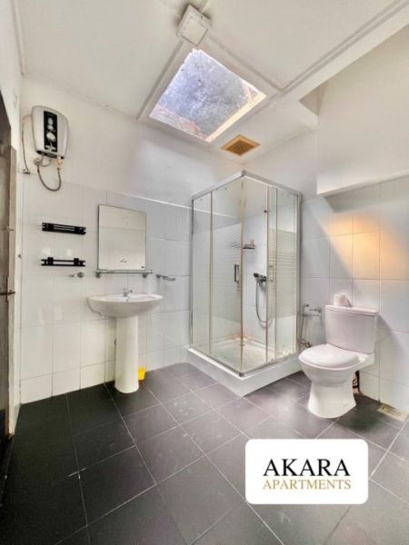 Bathroom - 12.96 Perches House for Sale - HL50575