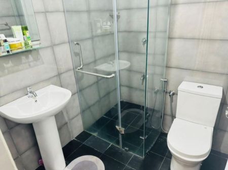 Bathroom - Oval view/Furnished/3 beds/Apartment for rent in Colombo 8