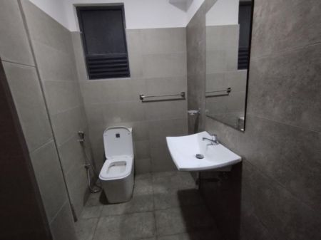 Bathroom - Viyathpura/furnished/03beds/for rent in Pannipitiya.