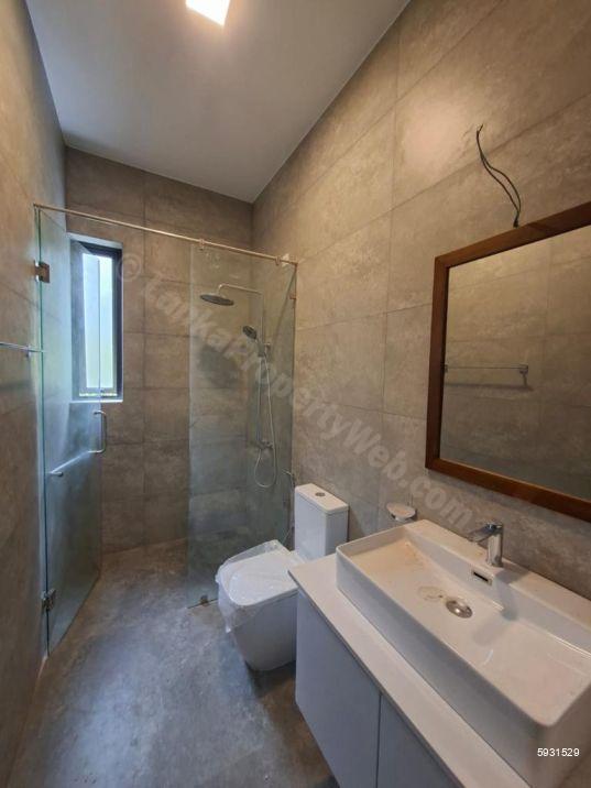 Bathroom - House for sale in Battaramulla