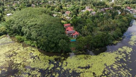 Exterior - Luxury Lakefront Villa for Sale/Exchange in Bandaragama (HSG104)