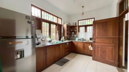 Kitchen - House for sale in Thalawathugoda 
