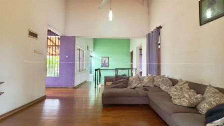 Living Room - House for sale in Thalawathugoda 