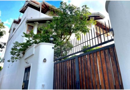 Exterior - 26 Perches Furnished House for Sale - HL38526