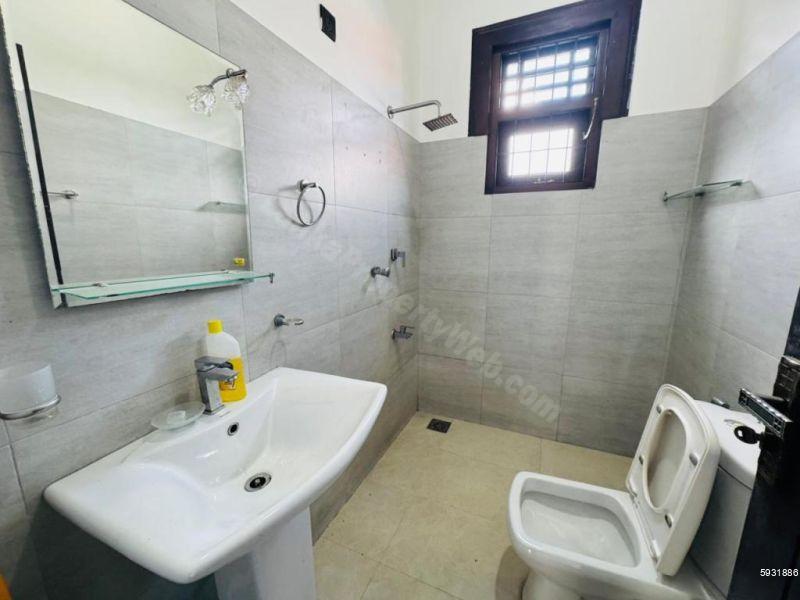 Bathroom - House for sale in Athurugiriya