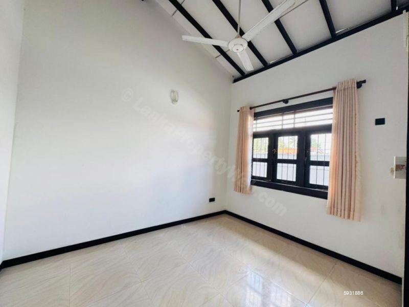 House for sale in Athurugiriya