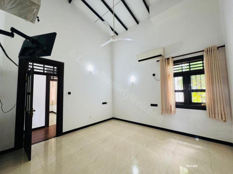 House for sale in Athurugiriya