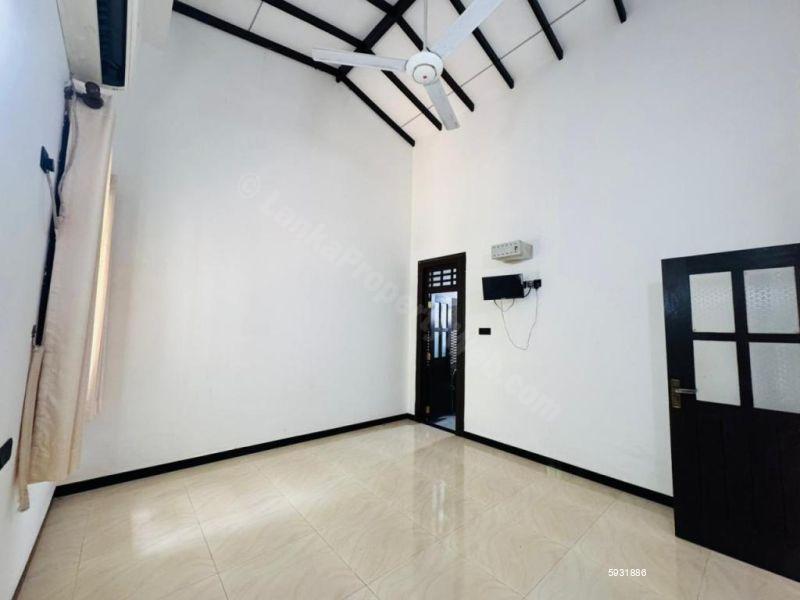 House for sale in Athurugiriya