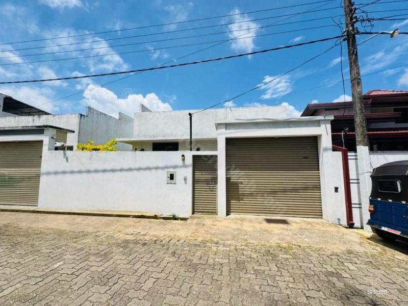 Exterior - House for sale in Athurugiriya
