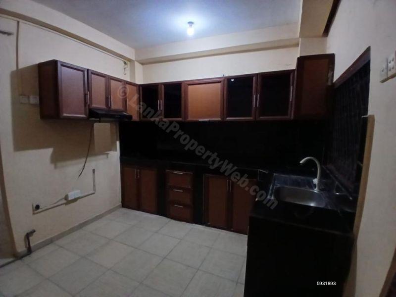 Kitchen - House for rent in Colombo 8