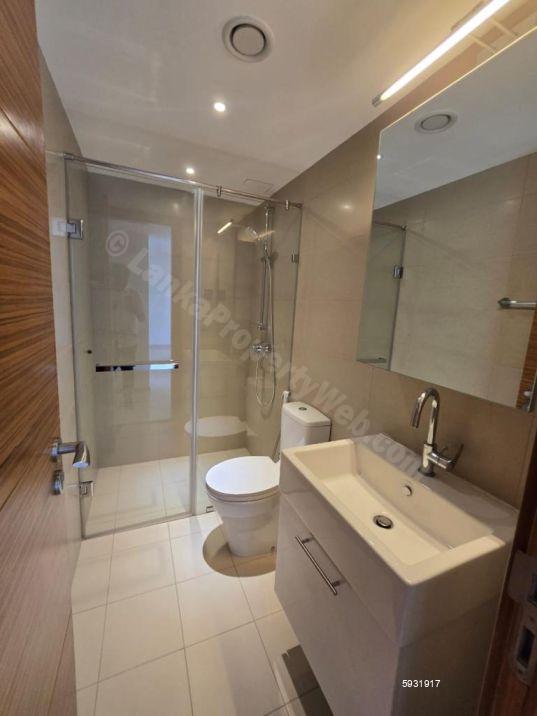 Bathroom - Apartment for sale in Colombo 5