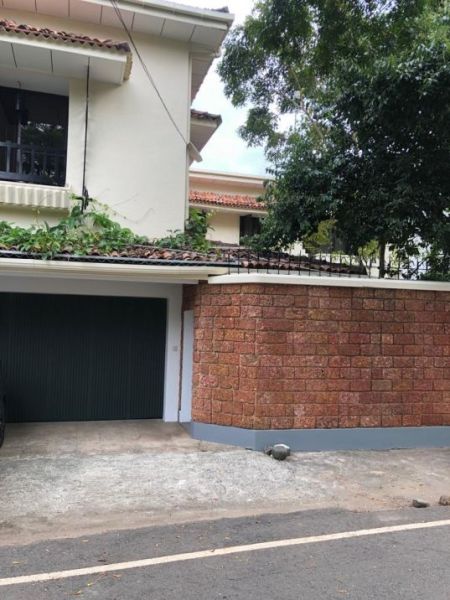 Exterior - House with Secret Garden for Rent – Battaramulla