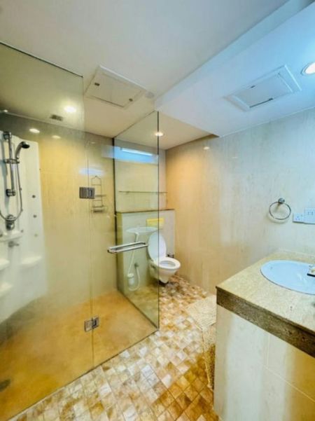 Bathroom - Monarch - 04 Bedroom Furnished Apartment for Sale in Colombo 03 (A4984)