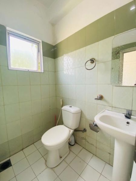 Bathroom - Wellawatta 2-Bedroom Furnished Apartment for Short-Term Stay. (Property Code: CSH202)
