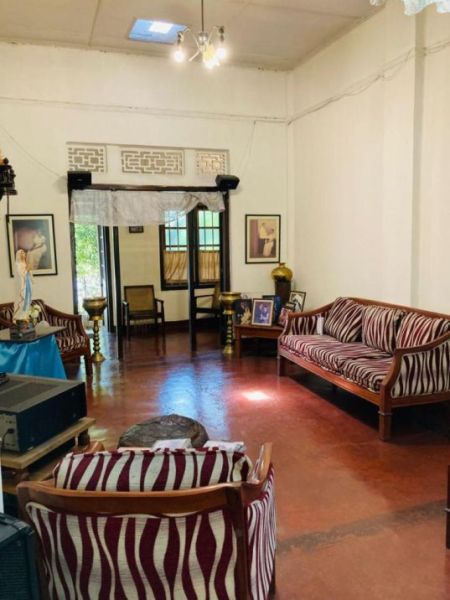Living Room - Commercial Friendly Property for Sale in Polgahawela