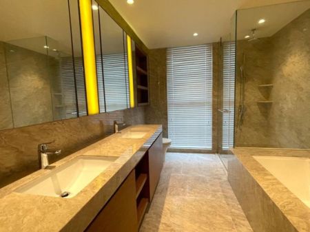 Bathroom - 4 BR Apartment for Rent in Colombo 02 – PDA471