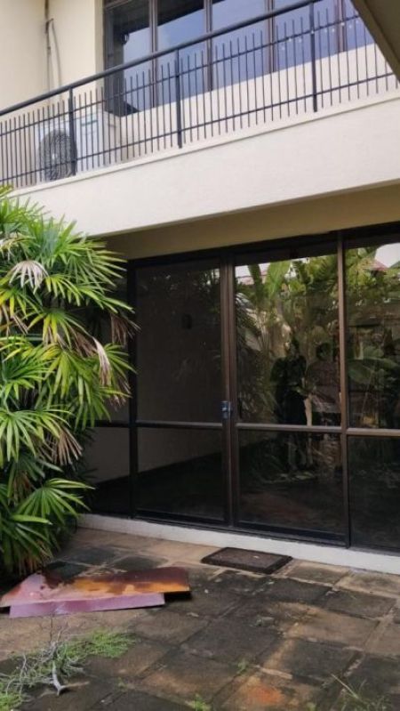 Exterior - House For Rent – Colombo 03