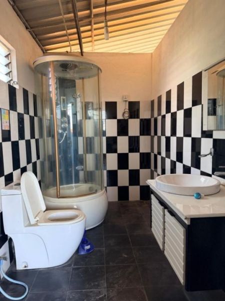 Bathroom - Luxury 6 Bedroom House for Sale at Thalawathugoda | LKR 100 Million (Negotiable) (EM051AC)