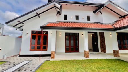 Exterior - Daluakotuwa Brand New Fully Completed Super House for sale in Negombo 