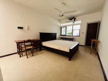 Bedroom - Super House In Colombo 07 with a lovely garden for Rs 1799 a month. Great Deals from Sri Lanka’s TOP REALTOR, Romesh 
