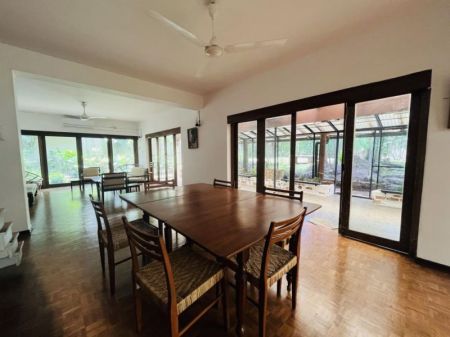 Dining room - Super House In Colombo 07 with a lovely garden for Rs 1799 a month. Great Deals from Sri Lanka’s TOP REALTOR, Romesh 